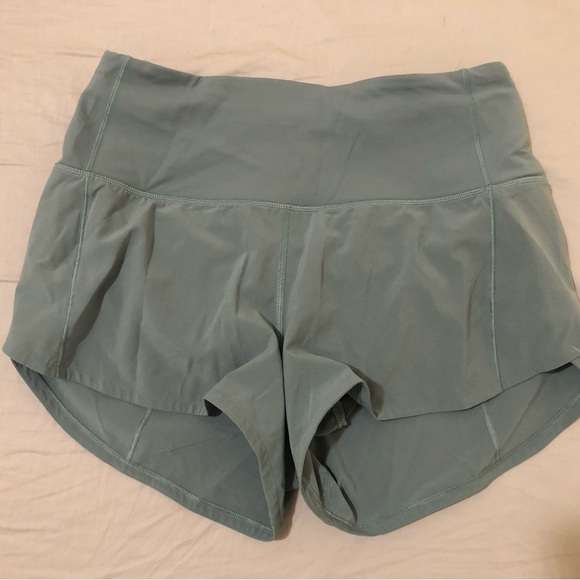 [SOLD] Lululemon Speed Up Short High-Rise *2.5" - Picture 3 of 6
